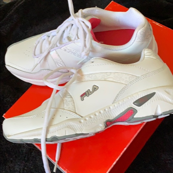 Fila Admire 8 Wide Cross Trainer 💖👟🤍 - Picture 1 of 3